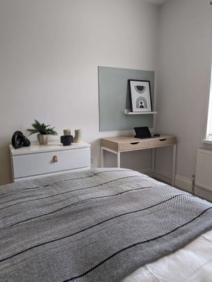 Newly Refurbished Co-Living Home 🏘️1 Studio Flat & 2 Doubles - Photo 1