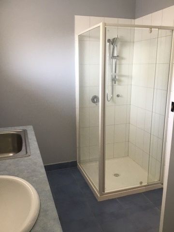 Freshly Painted Unit in Blackburn - Photo 4