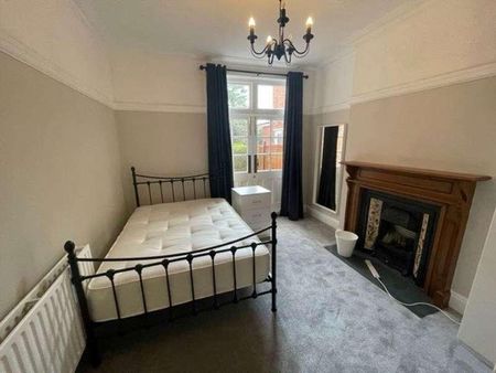 Five Bedrooms & Two Bathrooms, LE2 - Photo 2