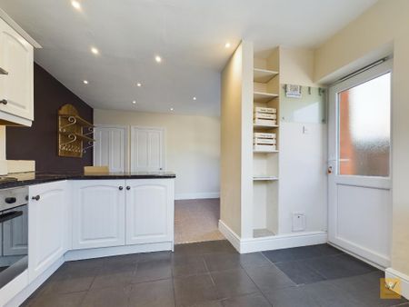 2 bedroom semi-detached house to rent - Photo 3