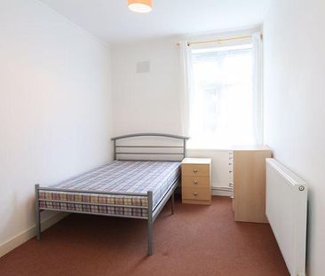 3 bedroom flat to rent - Photo 6
