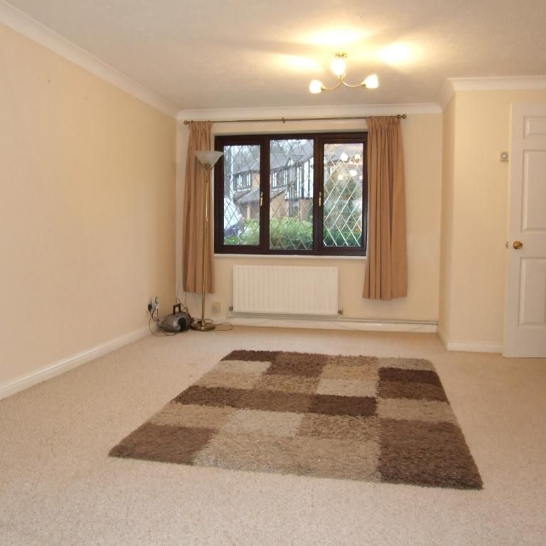 4 bedroom House in Bruton Way, Bracknell - Photo 1