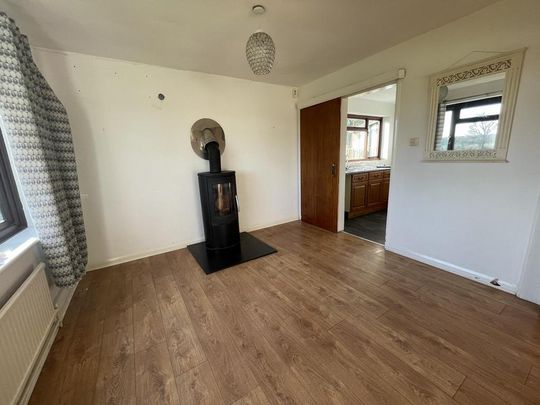 4 bedroom equestrian property to rent - Photo 1