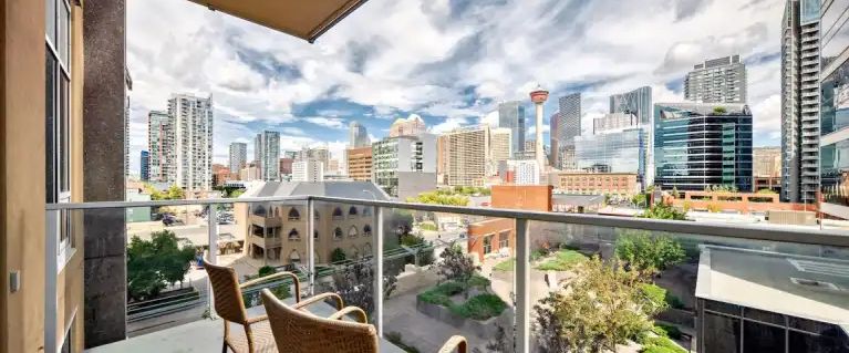 Luxury 2-Bedroom Condo with Stunning Views in Calgary's Beltline – Furnished! | 1320 1 St SE, Calgary - Photo 1