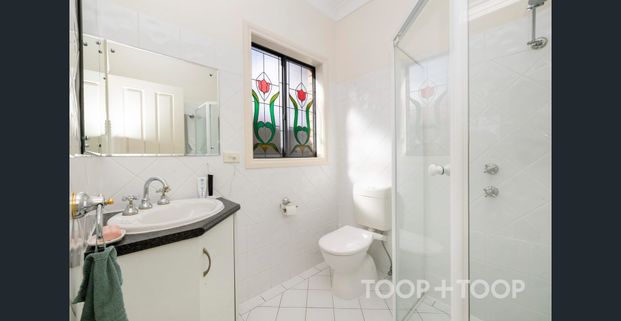 Stylish courtyard home - Photo 1