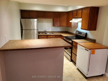 Detached Home For Lease | W9253769 - Photo 3