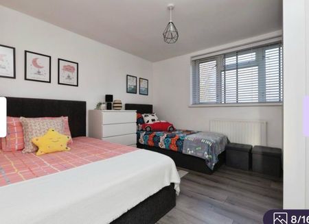 2 Bed Flat, Longbridge Road, IG11 - Photo 4