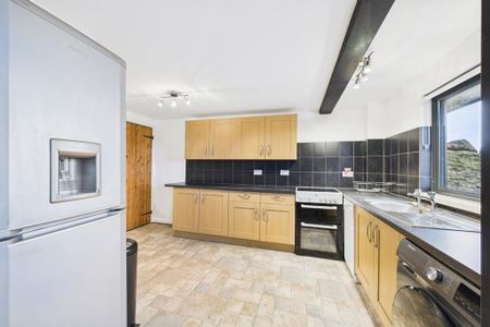 2 bedroom maisonette to rent - Photo 4