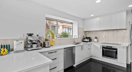 Spacious 5-Bedroom Home in Sought-After Avonhead - Photo 4