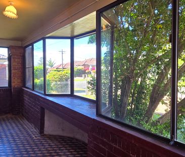 17 Bardwell Crs, Earlwood NSW 2206 - House For Rent | Domain - Photo 5