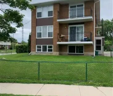 6 ELMSDALE Drive Unit# 1 | 6 ELMSDALE Drive Unit# 1, Kitchener - Photo 1