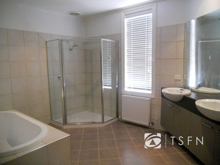 27 Honeysuckle Street, Bendigo - Photo 3