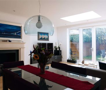 NOT SUITABLE FOR SHARERS - Beautifully finished five bedroom mews h... - Photo 1