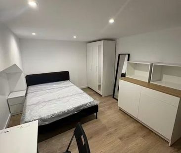 Carrer de Praga, Barcelona, Catalonia 08024 - Photo 1