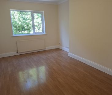 Flat 2, 7 Abbey Drive West - Photo 4