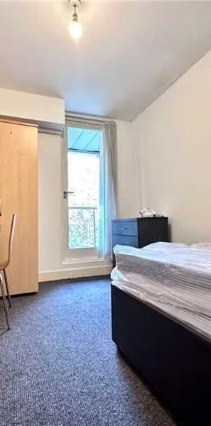 Room in a Shared Flat, The Grafton, M13 - Photo 1