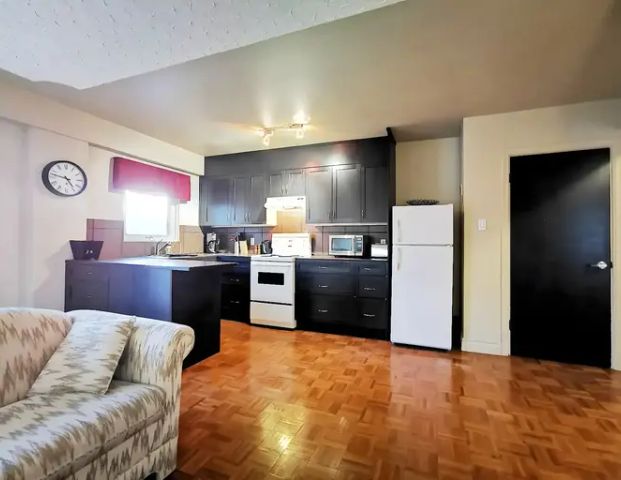 Furnished Top Floor Corner Unit -10th & 12th SW Beltline | 403 - 1027 12 Ave SW, Calgary - Photo 1