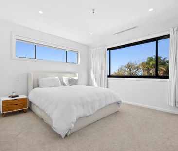 Unique Family Home with Separate Self-Contained Studio - Photo 4