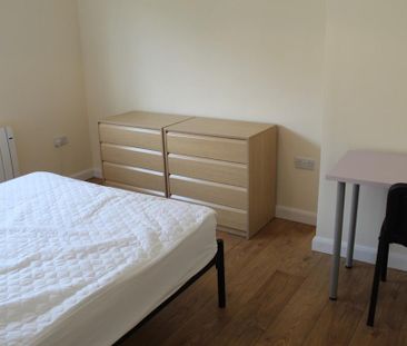 4 bedroom terraced house to rent - Photo 3