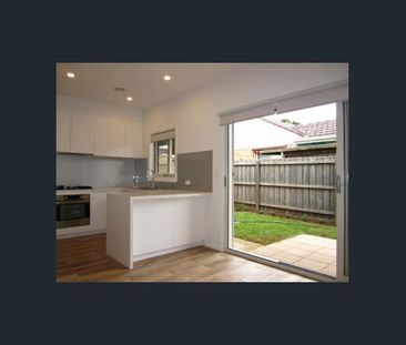 THREE BEDROOM TOWNHOUSE - Photo 3