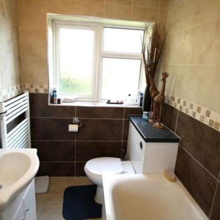 4 Bed Maisonette, St. Davids Close, HA9 - Photo 4