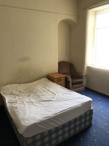 4 bedroom house to rent - Photo 2