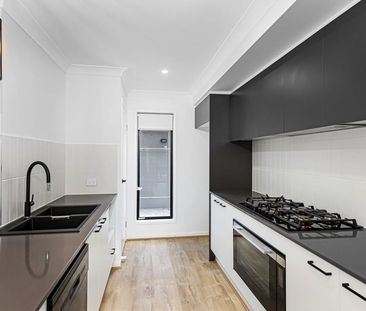 Modern Family Home in Prime Palmview Location - Photo 5