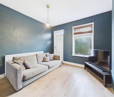 2 bedroom end of terrace house to rent - Photo 1