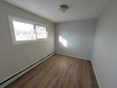 2 Bedroom Main Floor in Glendale! - Photo 5