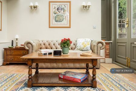 4 bedroom detached house to rent - Photo 2