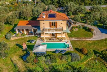 Via Murli, Pietrasanta, Tuscany 54038