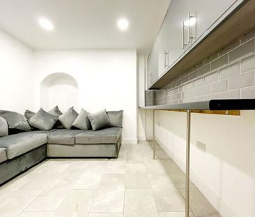 5 bedroom semi-detached house to rent - Photo 1