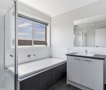 9 McCubbin Street, Huntly, Vic 3551 - Photo 6