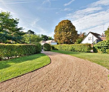 A contemporary detached family home in a cul-de-sac location with direct gated access to a nearby river towpath. - Photo 1