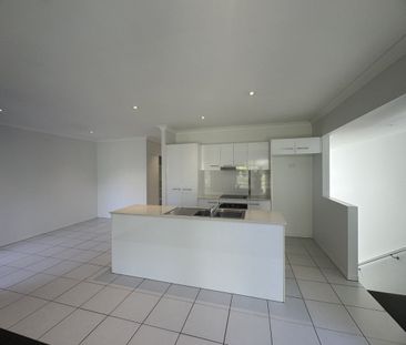 Tidy 3 Bedroom Townhouse - Photo 5