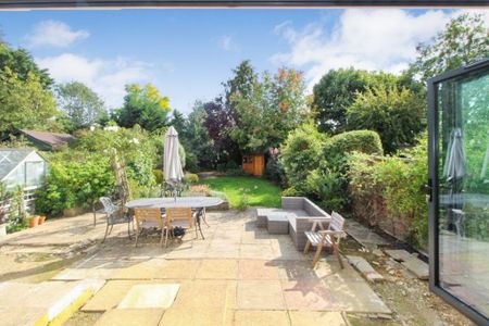 3 bedroom semi-detached house to rent - Photo 2