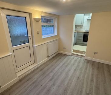 2 bedroom end of terrace house to rent - Photo 3