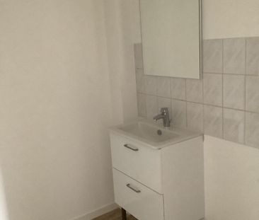 A louer appartement type F3 - centre ville Carentan Les Marais - Photo 6