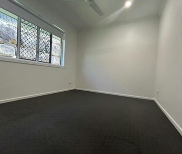 SPACIOUS AND LOW MAINTENANCE FAMILY HOME - Photo 4