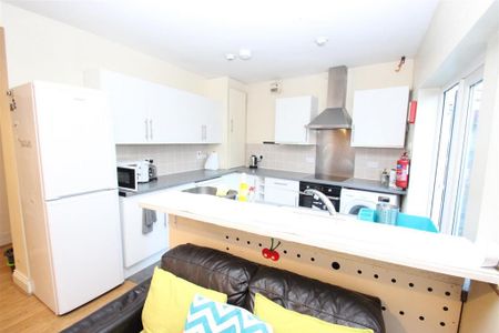 1 bedroom in a house share to rent - Photo 4