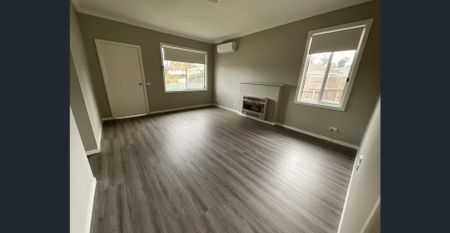 Fully renovated 4 bedroom home - Photo 5