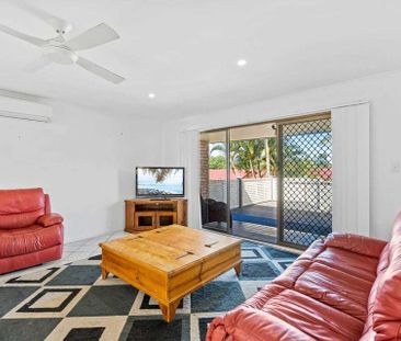 Central Benowa townhouse – ideal location & space! - Photo 3