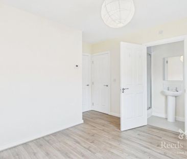 3 bedroom end of terrace house to rent - Photo 2