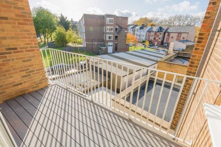 2 bedroom flat to rent - Photo 5