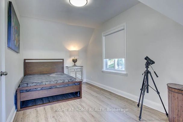 Detached Home For Lease | W9253113 - Photo 1