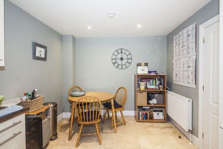 2 bedroom semi-detached house to rent - Photo 4