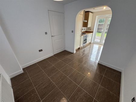 3 bedroom detached house to rent - Photo 3