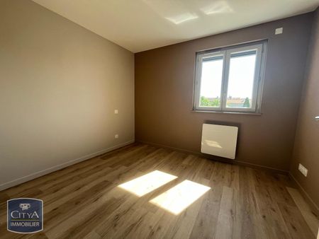 Location Appartement 4 pièces 82m² FEILLENS 01570 - Photo 3