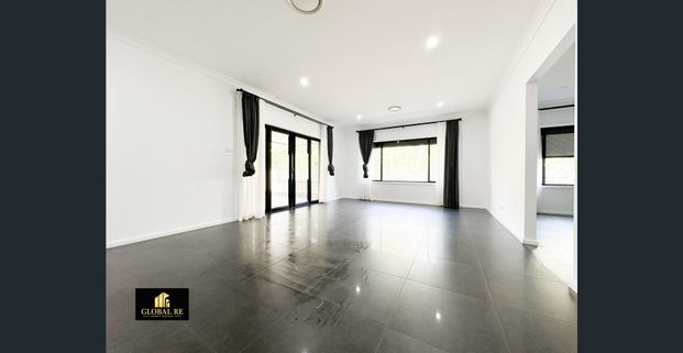 Luxury Living Meets Comfort – Immaculate Family Home in Bonnyrigg - Photo 1