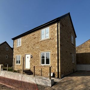 3 bedroom detached house to rent - Photo 2